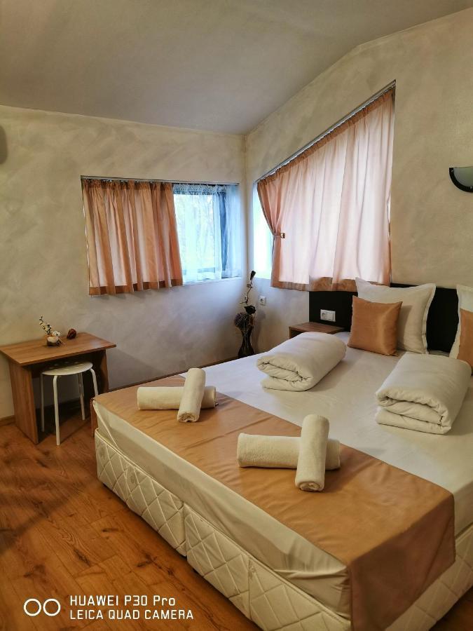 Hotel Swiss Shumen Exterior photo