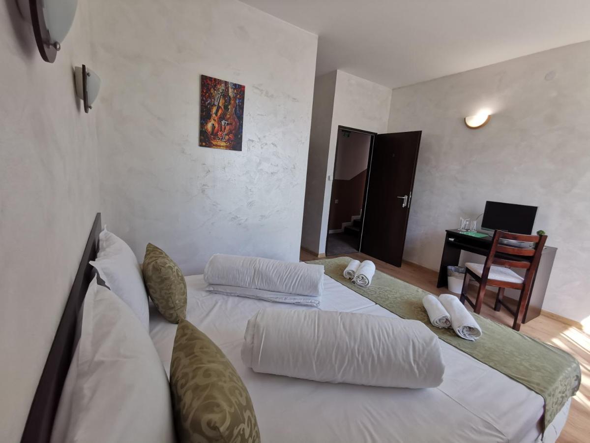 Hotel Swiss Shumen Exterior photo