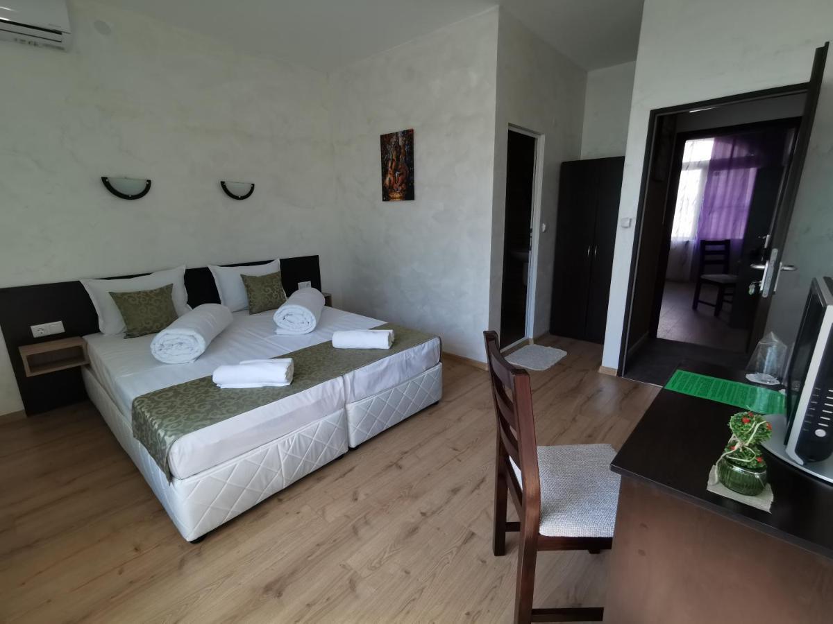 Hotel Swiss Shumen Exterior photo