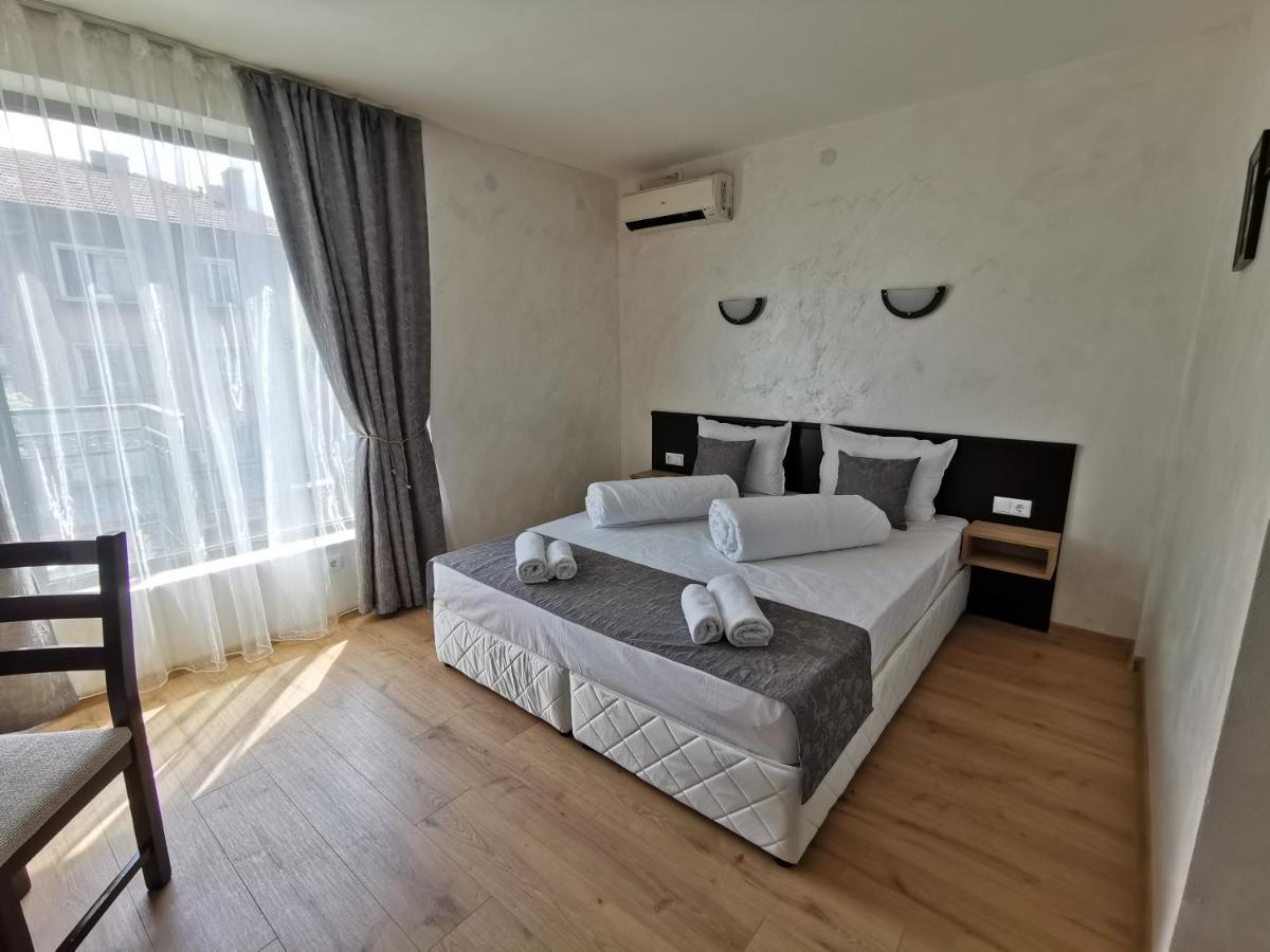 Hotel Swiss Shumen Exterior photo