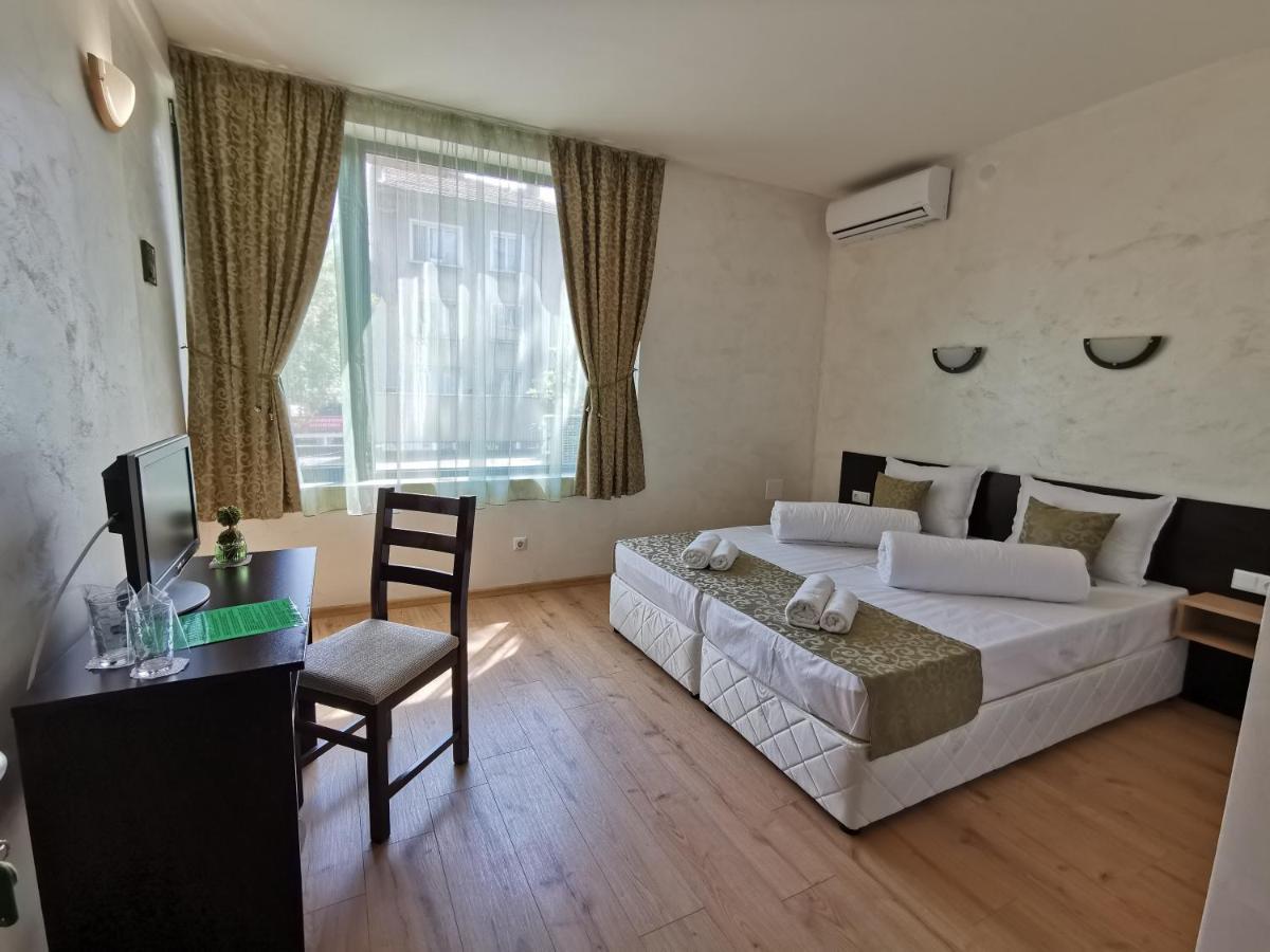 Hotel Swiss Shumen Exterior photo